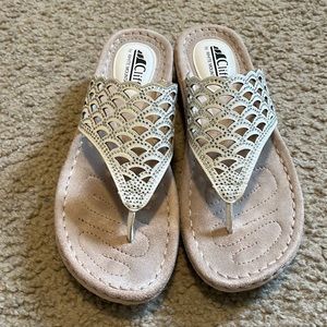 Cliffs Cienna Cushioned Footbed Low Wedge Thong Sandals Stone Design